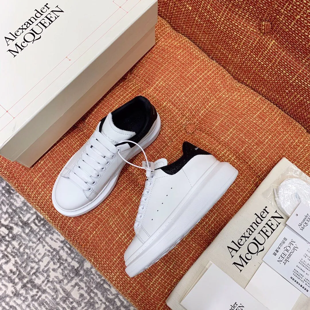 👟👟Ex-factory price 480👟👟 Men's size +10 High-quality upgraded version🔥Real shot of Alexander McQUEEN (McQueen)🎉The highest quality silk cowhide version on the market🎊, imported water-dyed sheepskin inside, counter 1:1 replica, star style T stage catwalk, a must-have for fashionistas , the original high-temperature and ultra-clear air compressor logo on the foot, absolutely counter-matched version, the arc of the back bag is truly genuine 0⃣️ difference, using an exclusive privately molded double-layer vacuum outsole, which is light on the foot and has excellent rebound! Running🏃✈️The first choice item for outdoor sports💅💅Trend and fashion coexist📣 Women’s style: 35-39, Men’s style: 39-44
